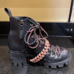 Schultz Ankle Boots, 5 1/2